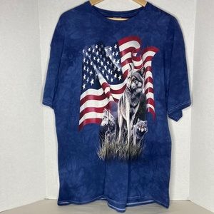 The mountain 2001 delta pro weight American flag wolf T-shirt size 2XL. EUC